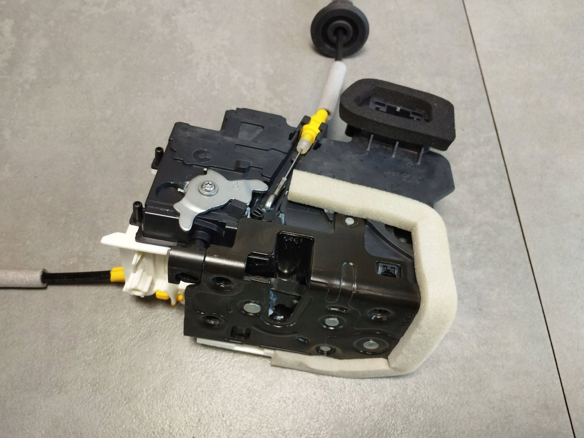 Audi A5 b10 Door lock right front 85B837016E