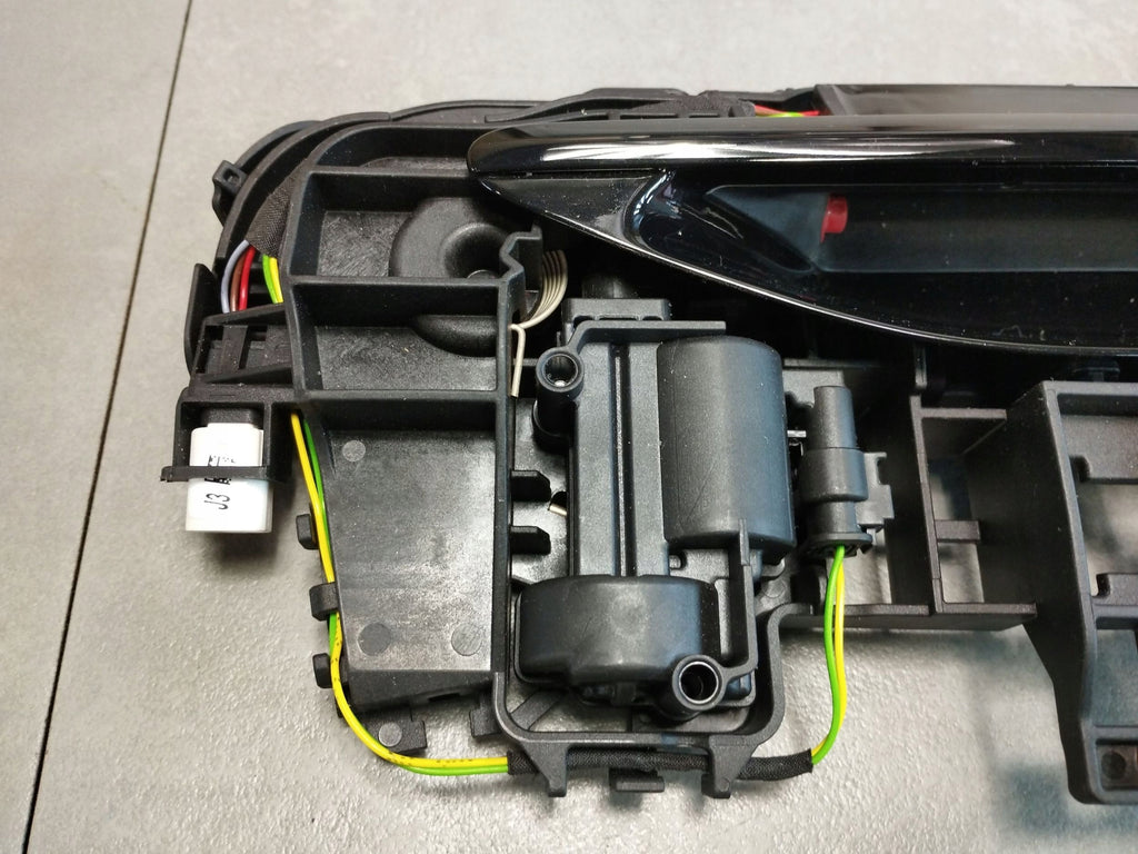 Audi A5 b10 Exterior handle left rear 8B3837811E