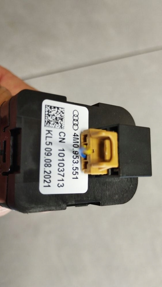 Audi A6 Allroad C8 2022 STEERING COLUMN BUTTON 4M0953551