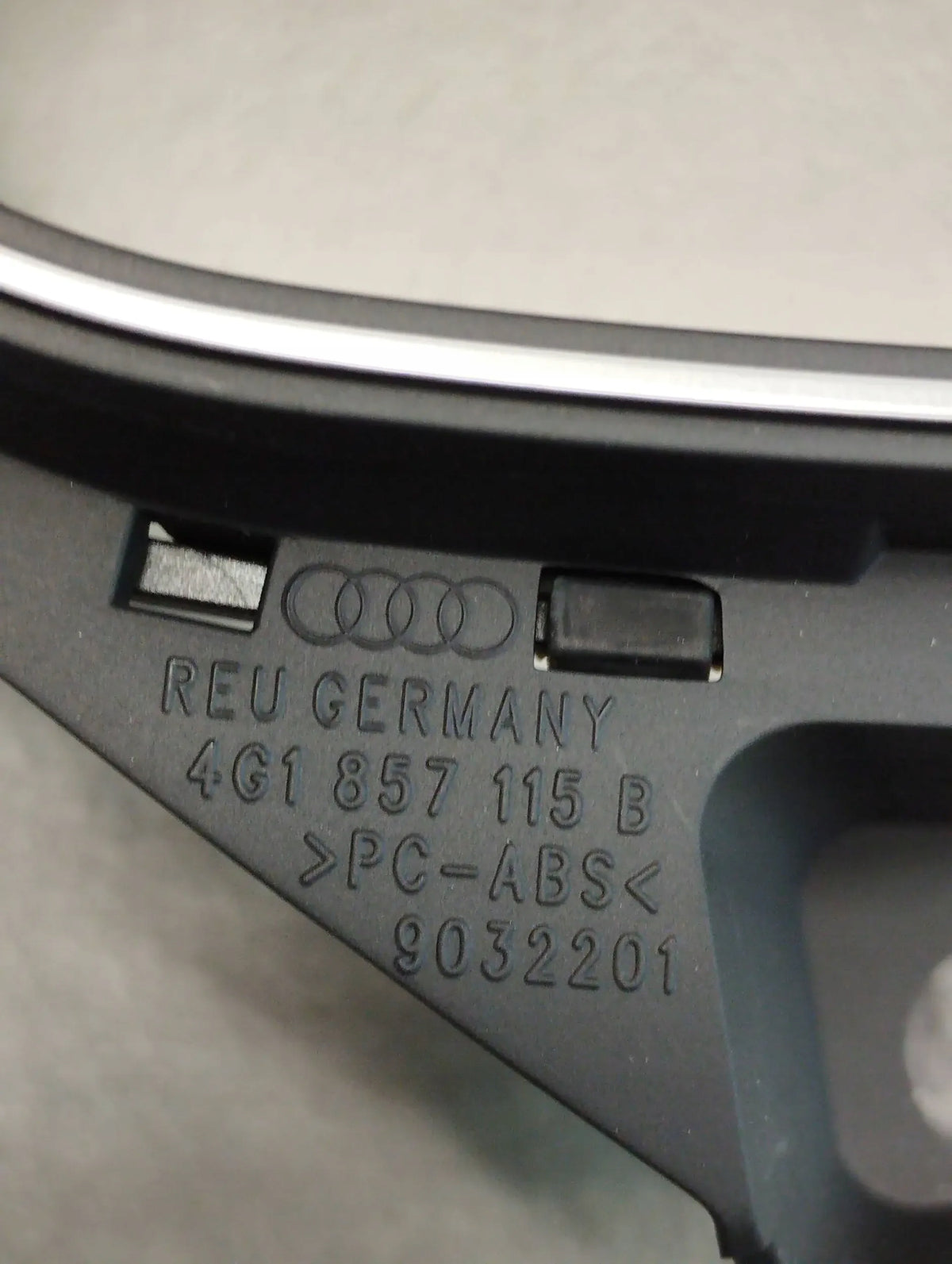 Audi A6 C7 4G COUNTER COVER 4G1857115B