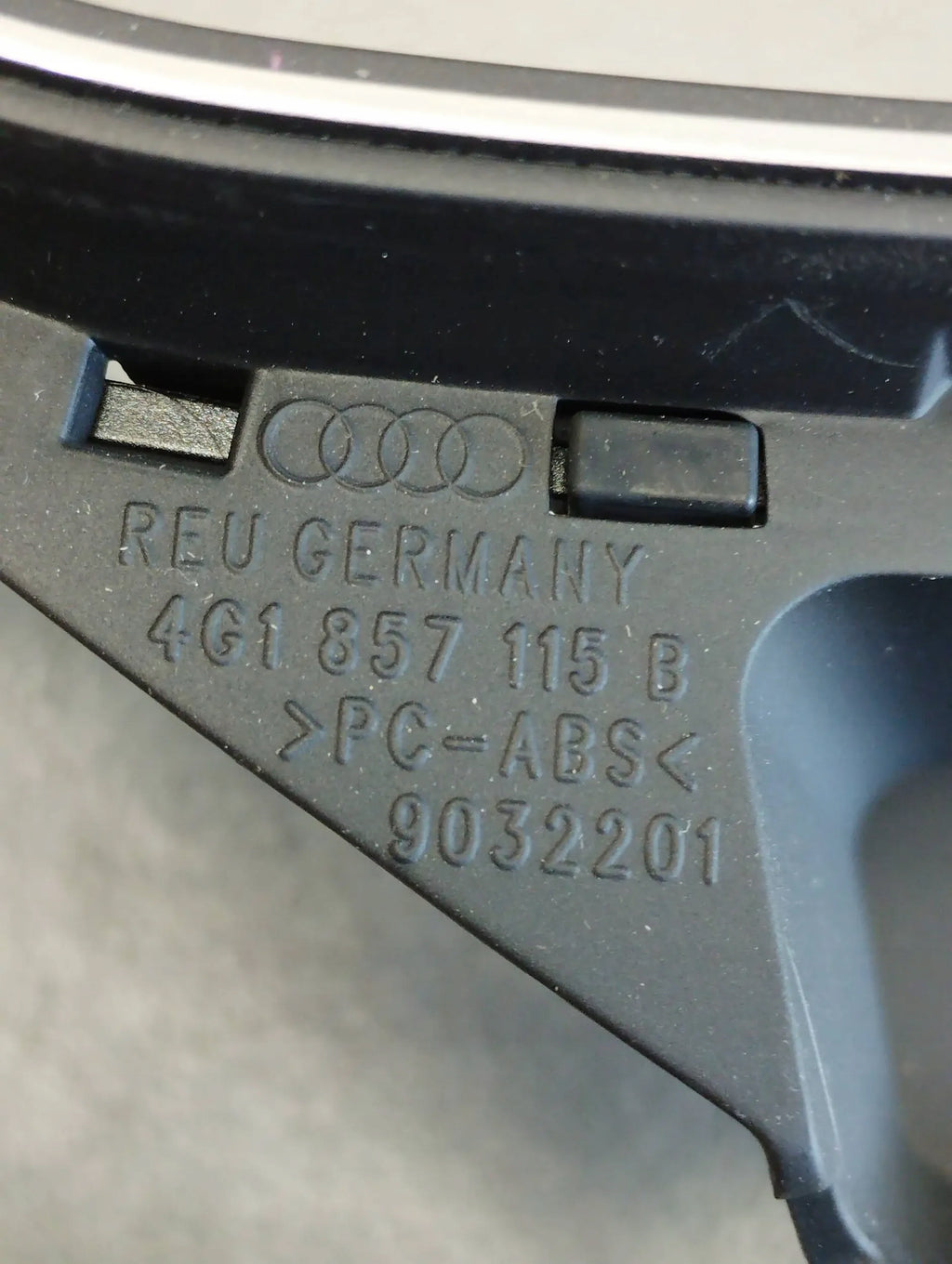Audi A6 C7 4G COUNTER FRAME 4G1857115B