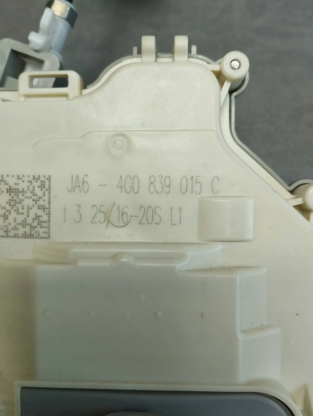 Audi A6 C7 4G LOCK LEFT REAR 4G0839015C