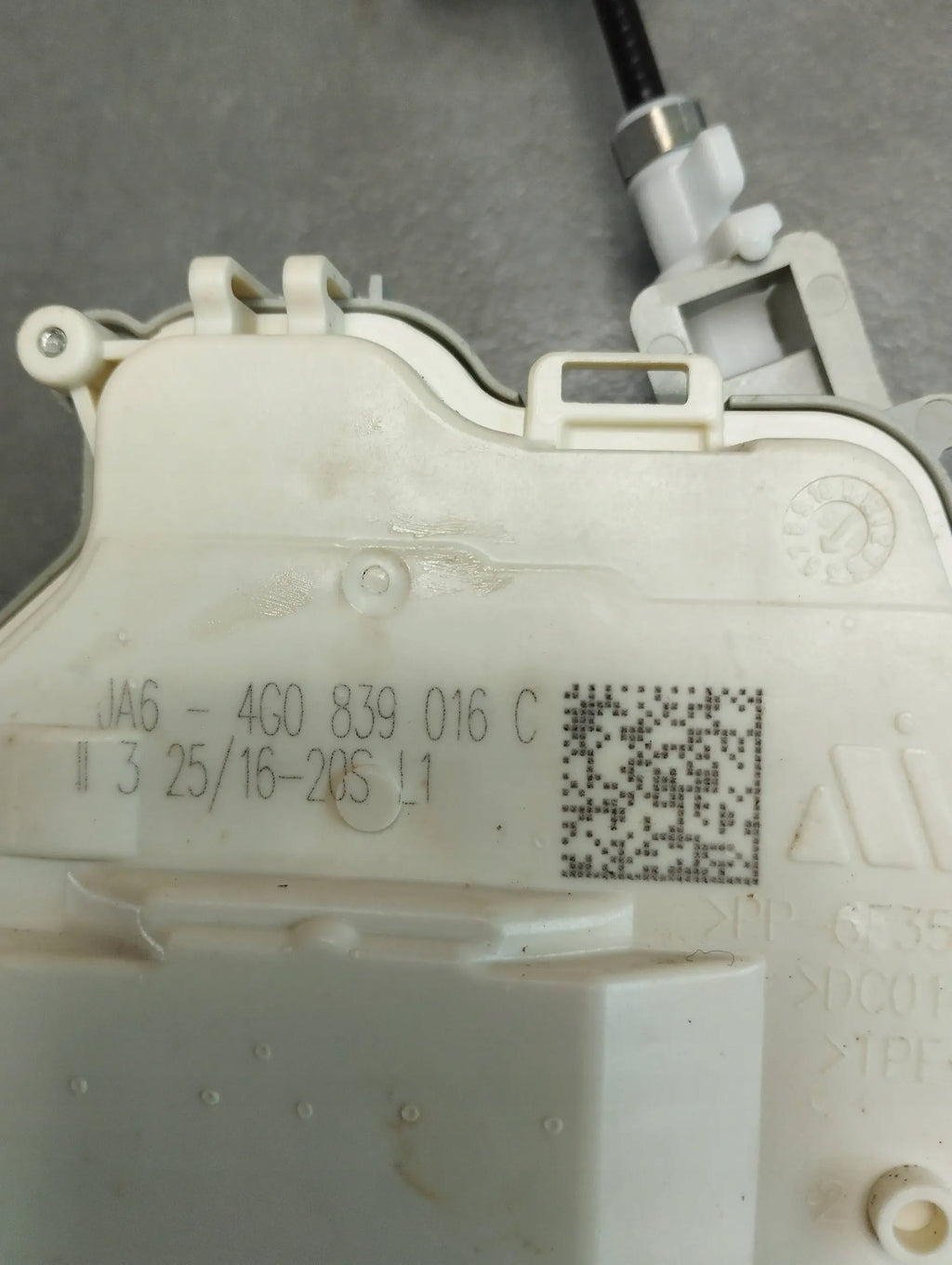 Audi A6 S6 C7 4G LOCK RIGHT REAR 4G0839016C