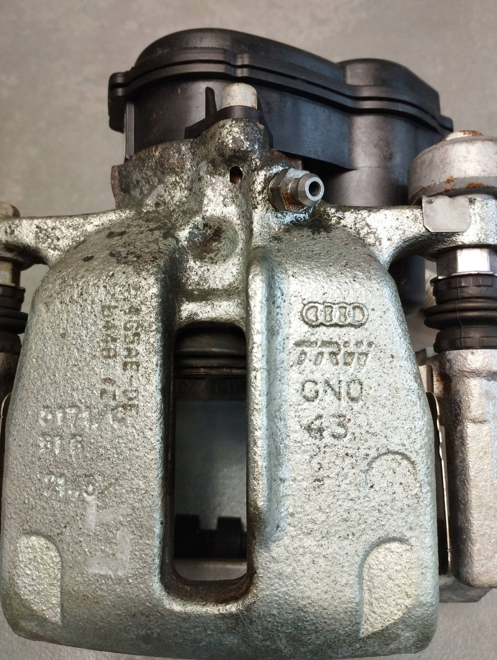 Audi A7 4G 2016 3.0 TDI CLAMP LEFT REAR 4G5AE