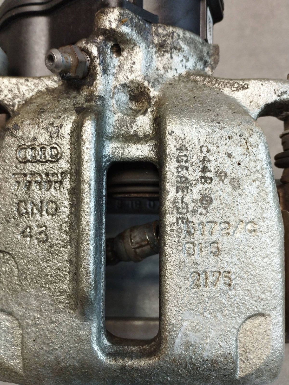Audi A7 4G 2016 3.0 TDI CLAMP RIGHT REAR 4G6AE