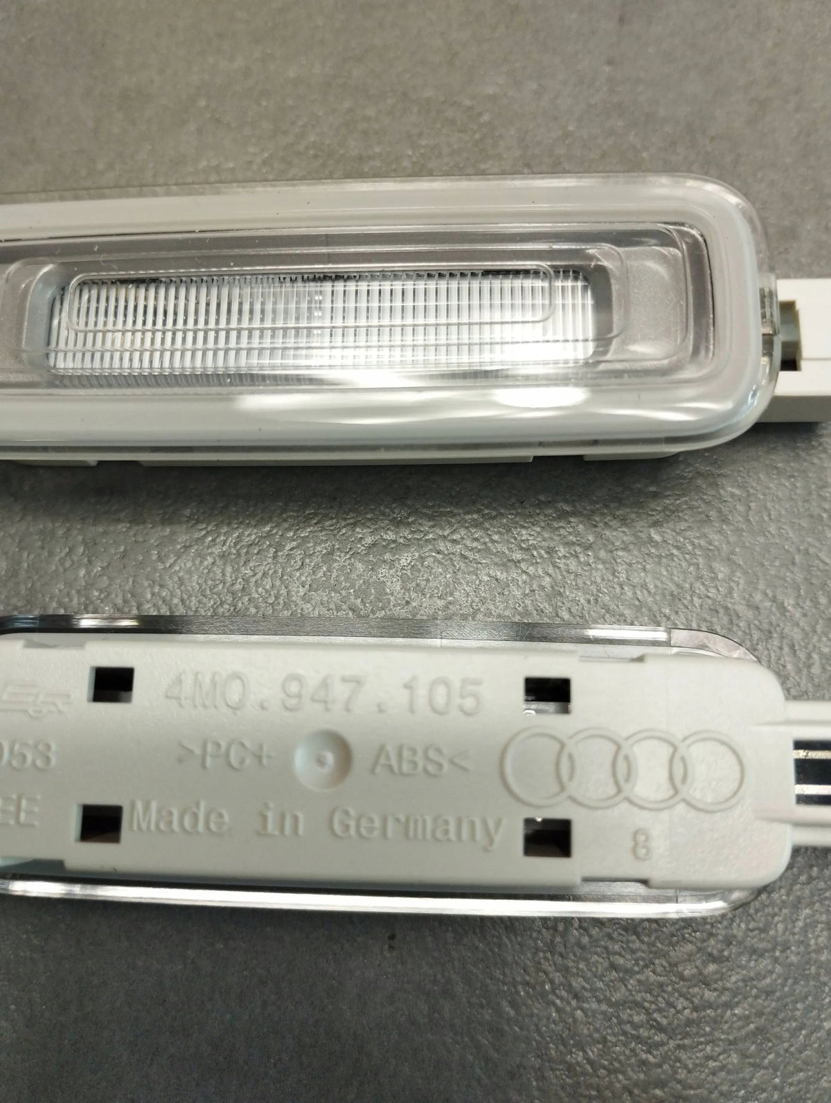 Audi A8 4N D5 INTERIOR LIGHTS 2X 4M0947105 LED