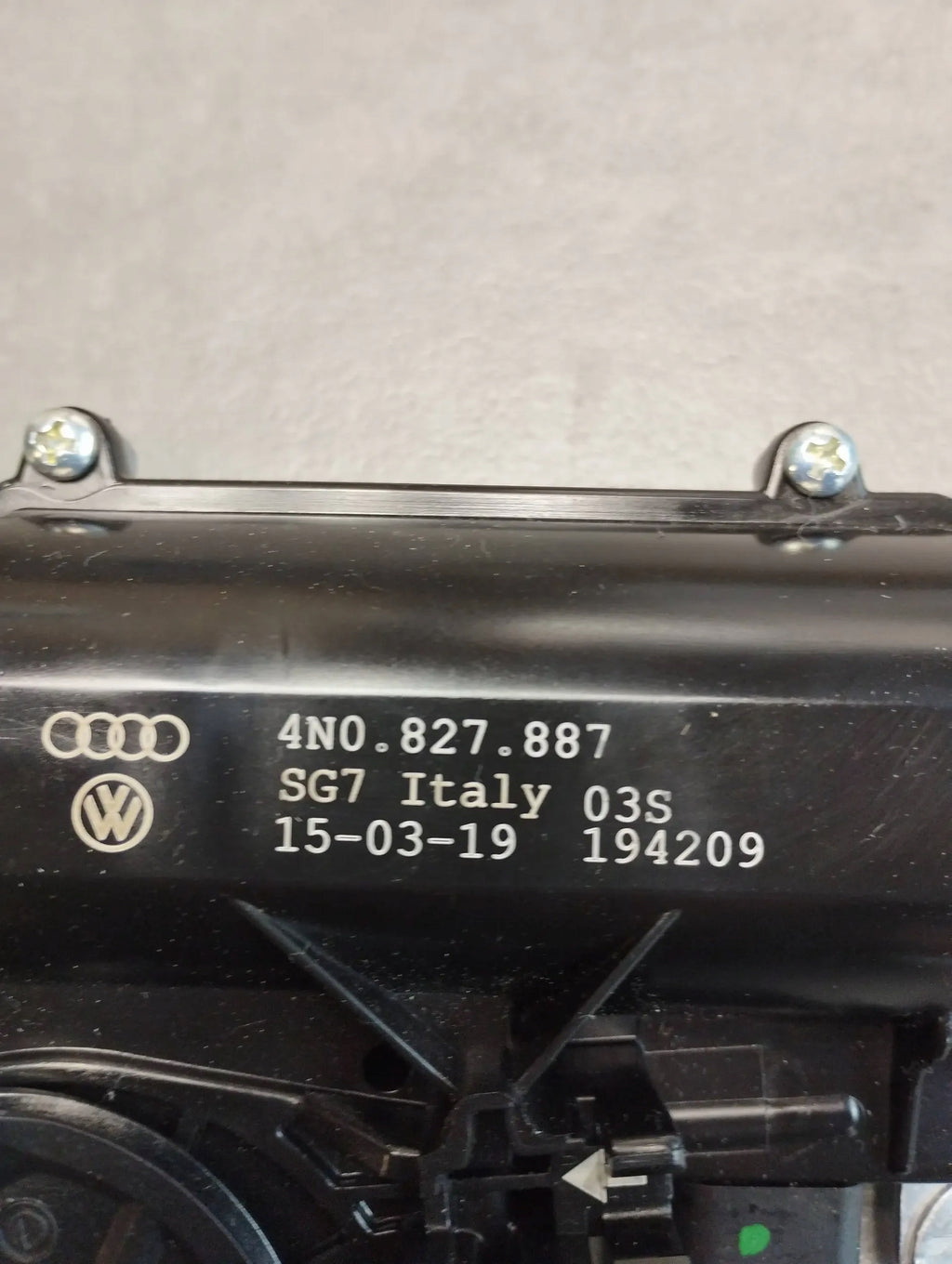 Audi A8 4N D5 LONG FLAP PULL REAR 4N0827887
