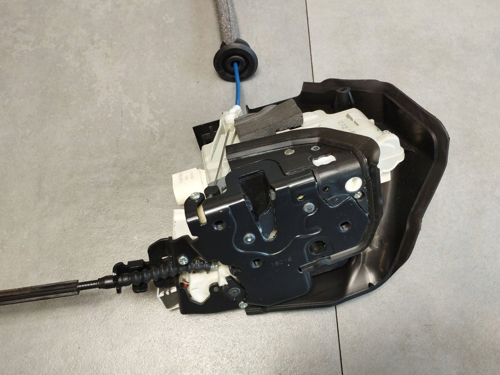 Audi A8 D4 4H DOOR LOCK RIGHT REAR 4H0839016C