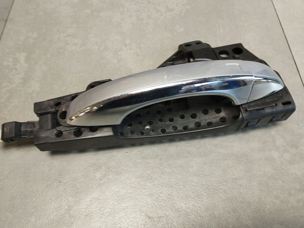 Audi A8 D4 4H HANDLE RIGHT FRONT KESSY LZ7G 4H0837886