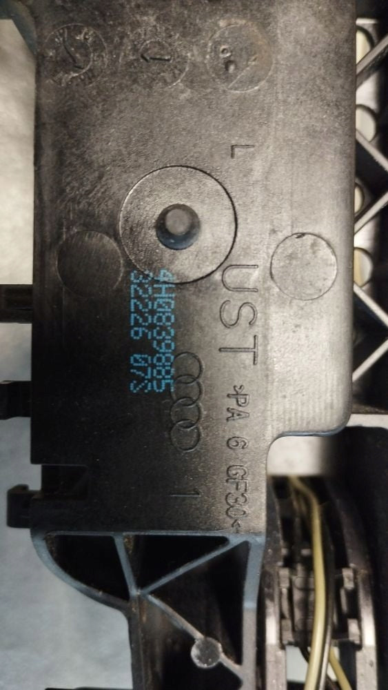 Audi A8 S8 D4 4H DOOR HANDLE LEFT REAR LZ7G KESSY 4H0839885