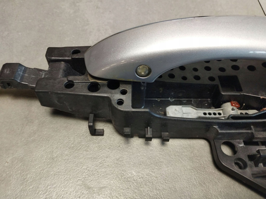 Audi A8 S8 D4 4H DOOR HANDLE LEFT REAR LZ7G KESSY 4H0839885