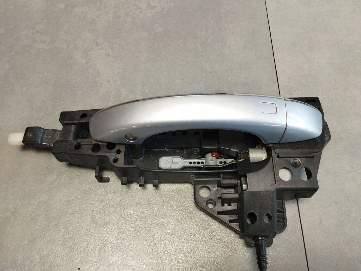 Audi A8 S8 D4 4H DOOR HANDLE LEFT REAR LZ7G KESSY 4H0839885