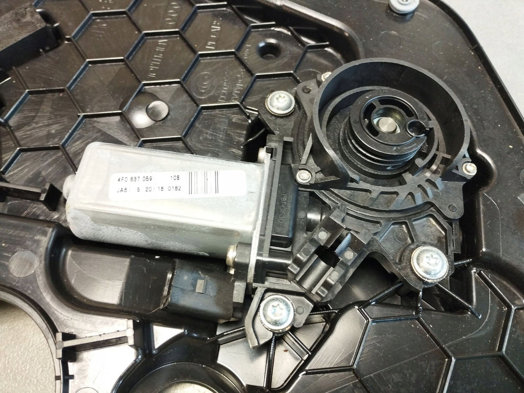 Audi A8 S8 D4 4H DOOR MOTOR PULL LEFT REAR 4F0837059