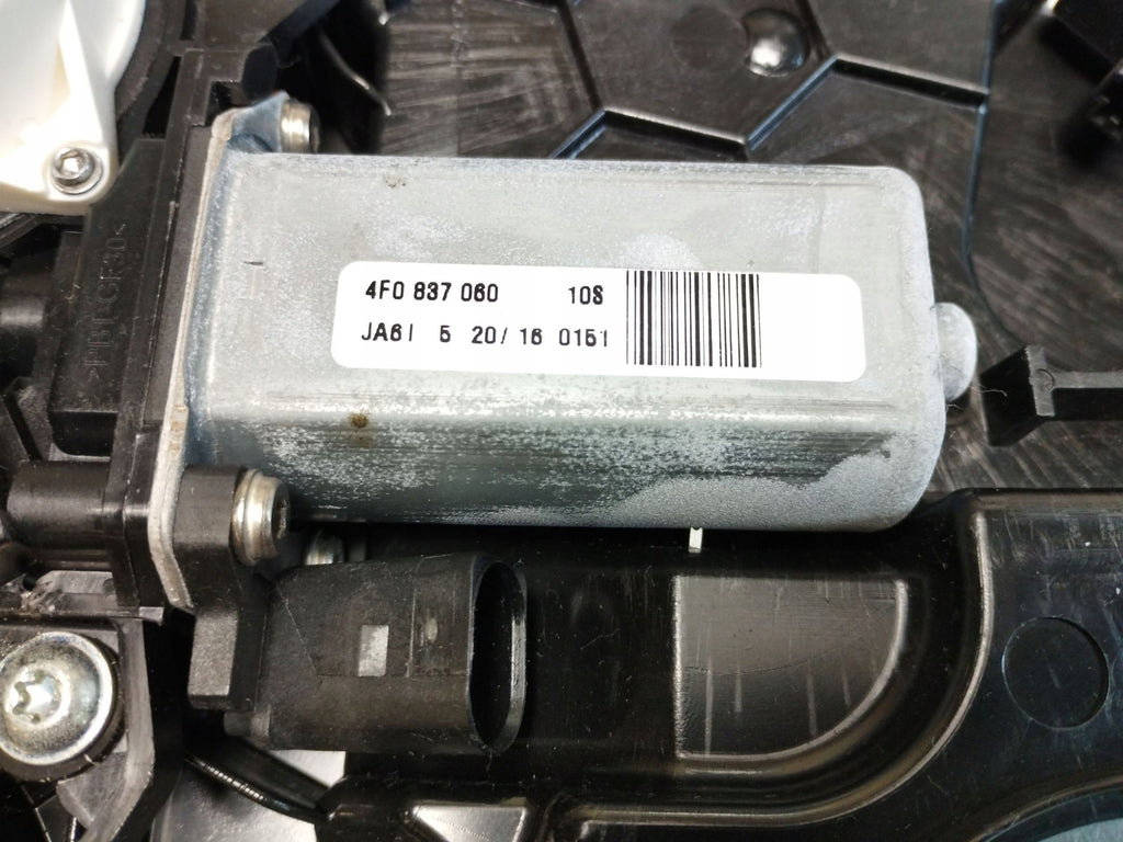 Audi A8 S8 D4 4H DOOR MOTOR PULL RIGHT REAR 4F0837060