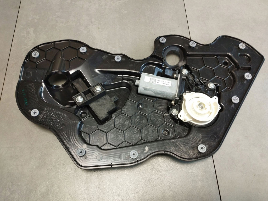 Audi A8 S8 D4 4H DOOR MOTOR PULL RIGHT REAR 4F0837060