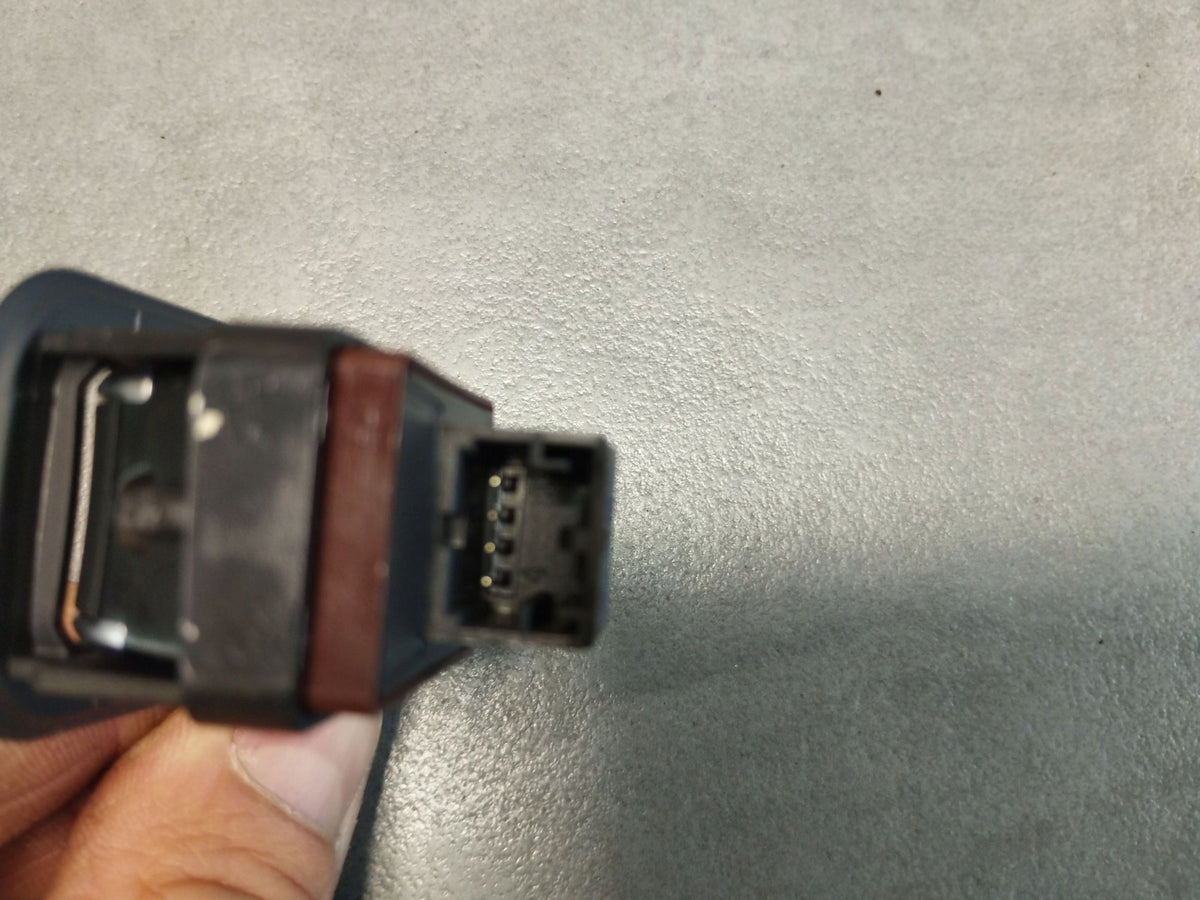 Audi A8 S8 D4 4H Flap opening button 4H0959831B