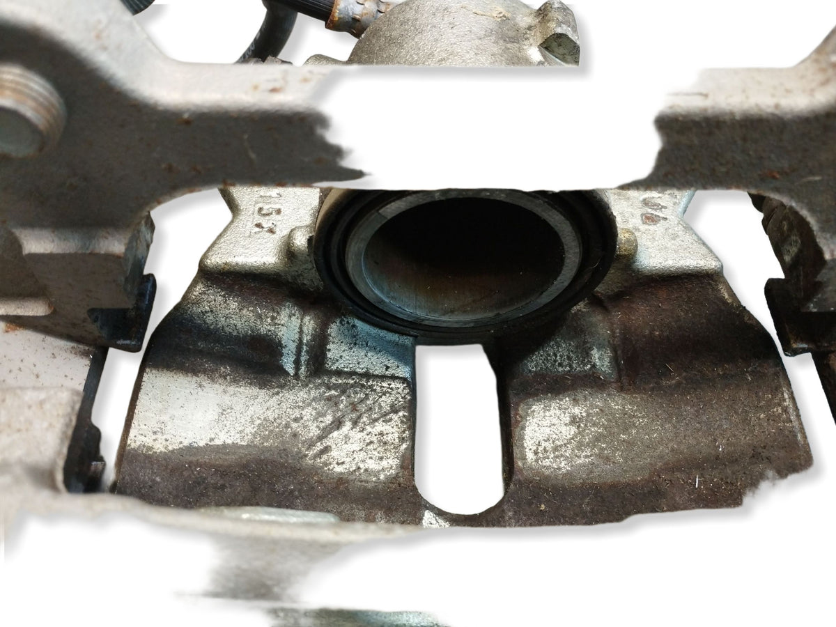 Audi Q3 F3 83A Brake caliper left front yoke 3Q0105H