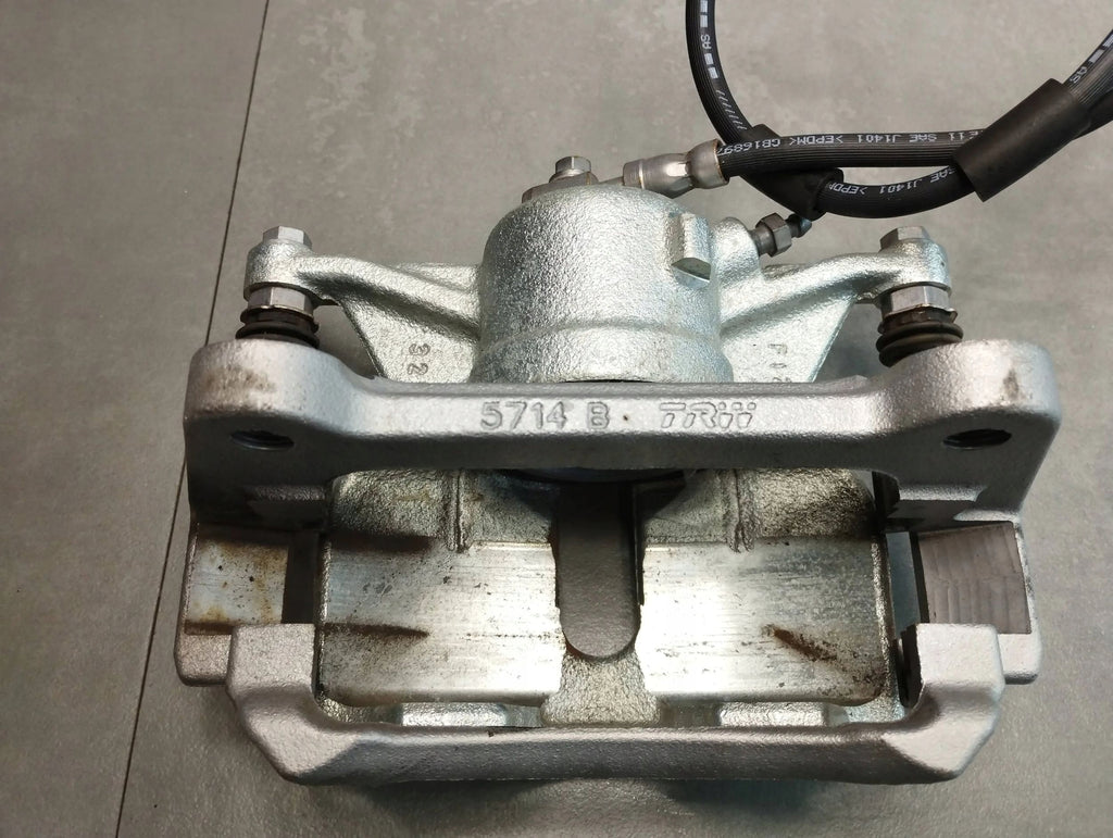 Audi Q3 F3 83A CLAMP RIGHT FRONT YOKE 3Q0106G