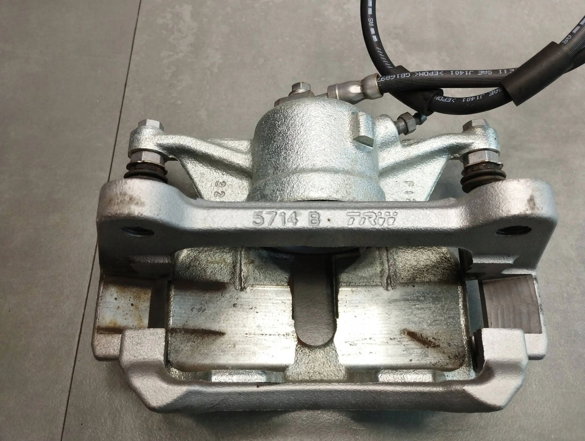 Audi Q3 F3 83A CLAMP RIGHT FRONT YOKE 3Q0106G