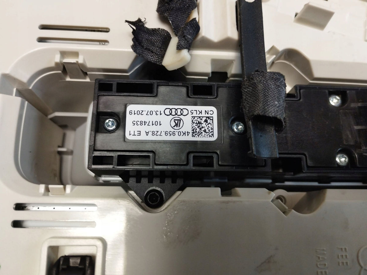 Audi Q3 F3 83A lighting interior light 81A947135T