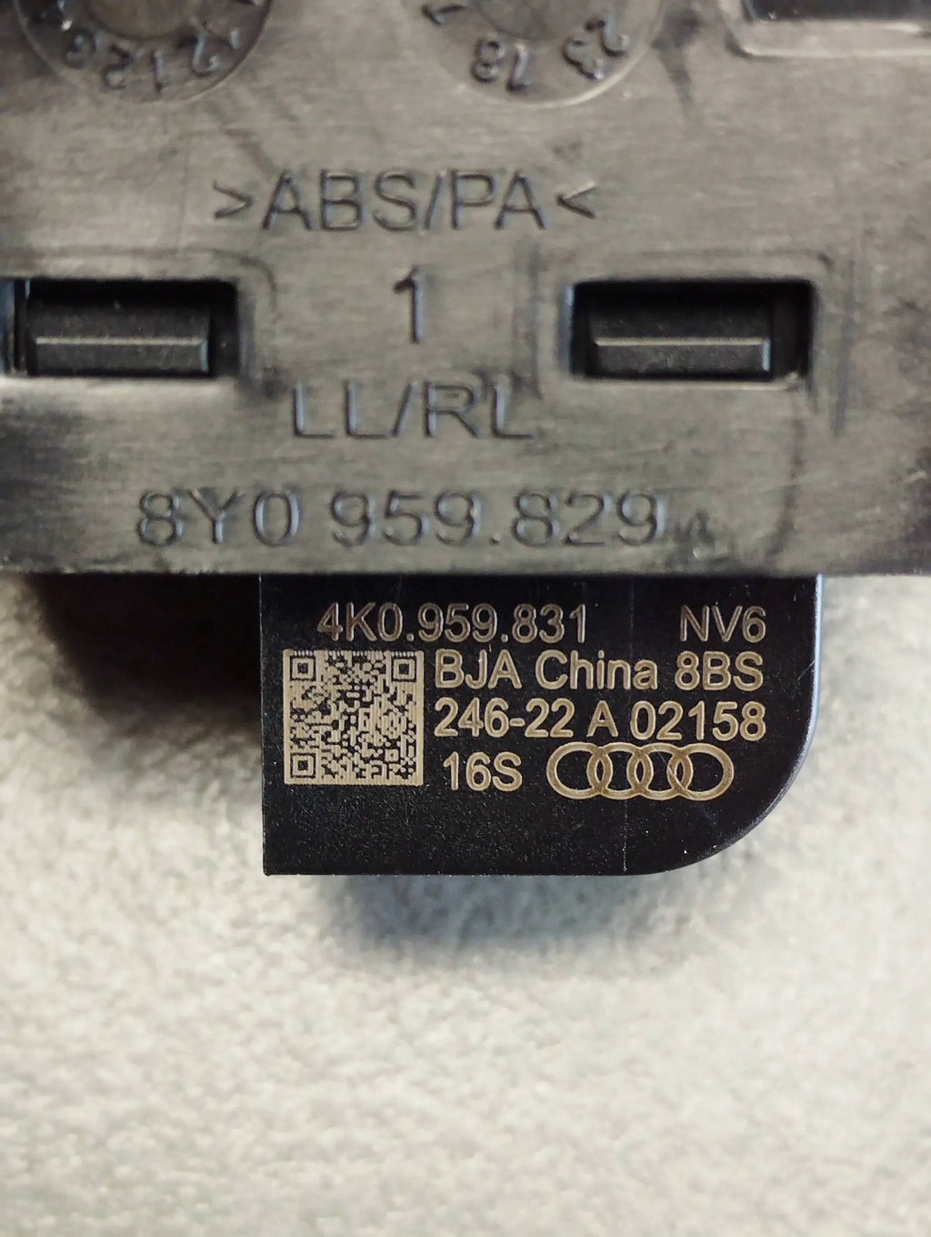 Audi Q4 e-tron FLAP SWITCH 8Y0959829