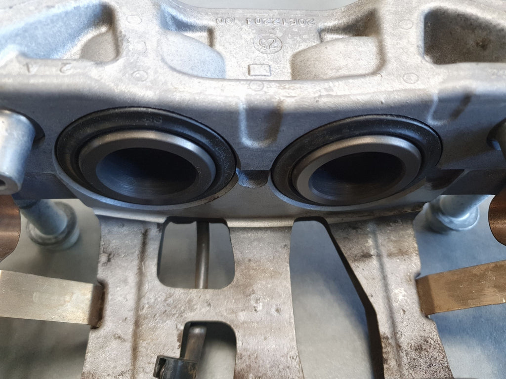 Audi Q6 e-tron Brake caliper right front 95C615106DC