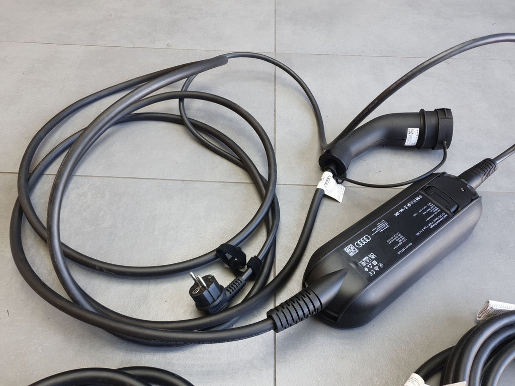 Audi Q6 e-tron Electric Vehicle Charging Cable 8V4971675CQ