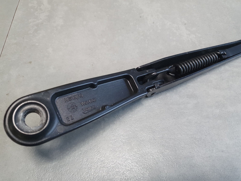 Audi Q6 e-tron front wiper arm left 95C955409B
