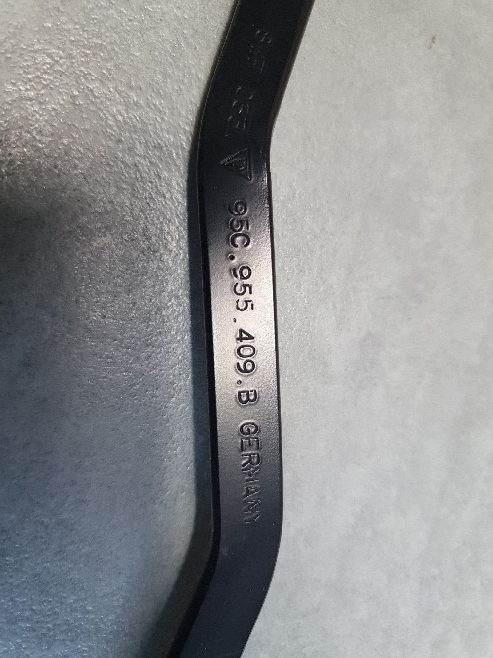 Audi Q6 e-tron front wiper arm left 95C955409B
