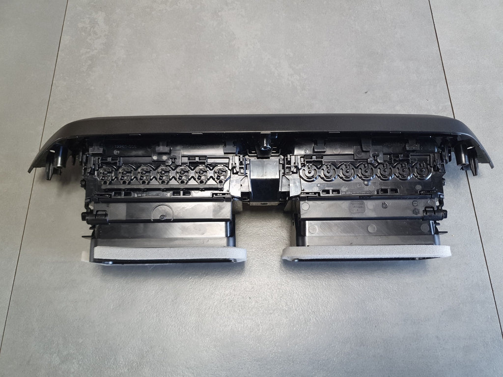 Audi Q6 e-tron middle air supply grille 85E820951C