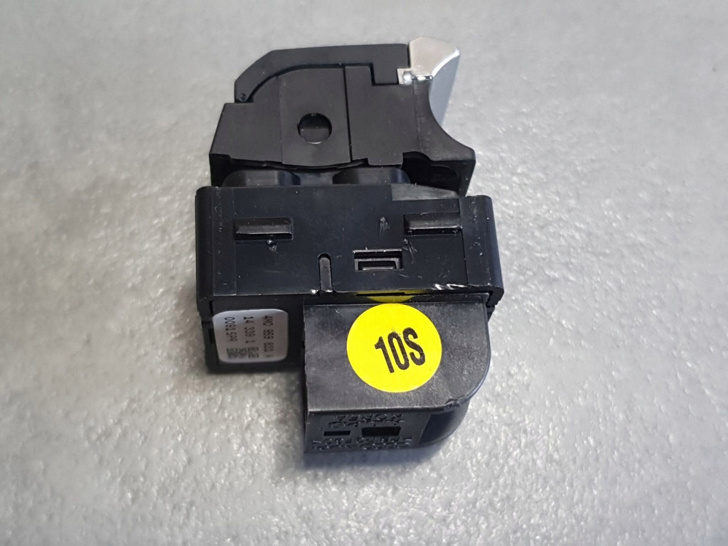 Audi Q7 4M Flap opening button 4M0959831A