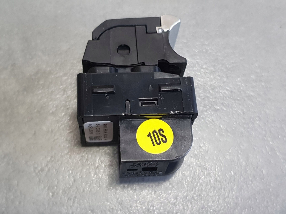 Audi Q7 4M Flap opening button 4M0959831A