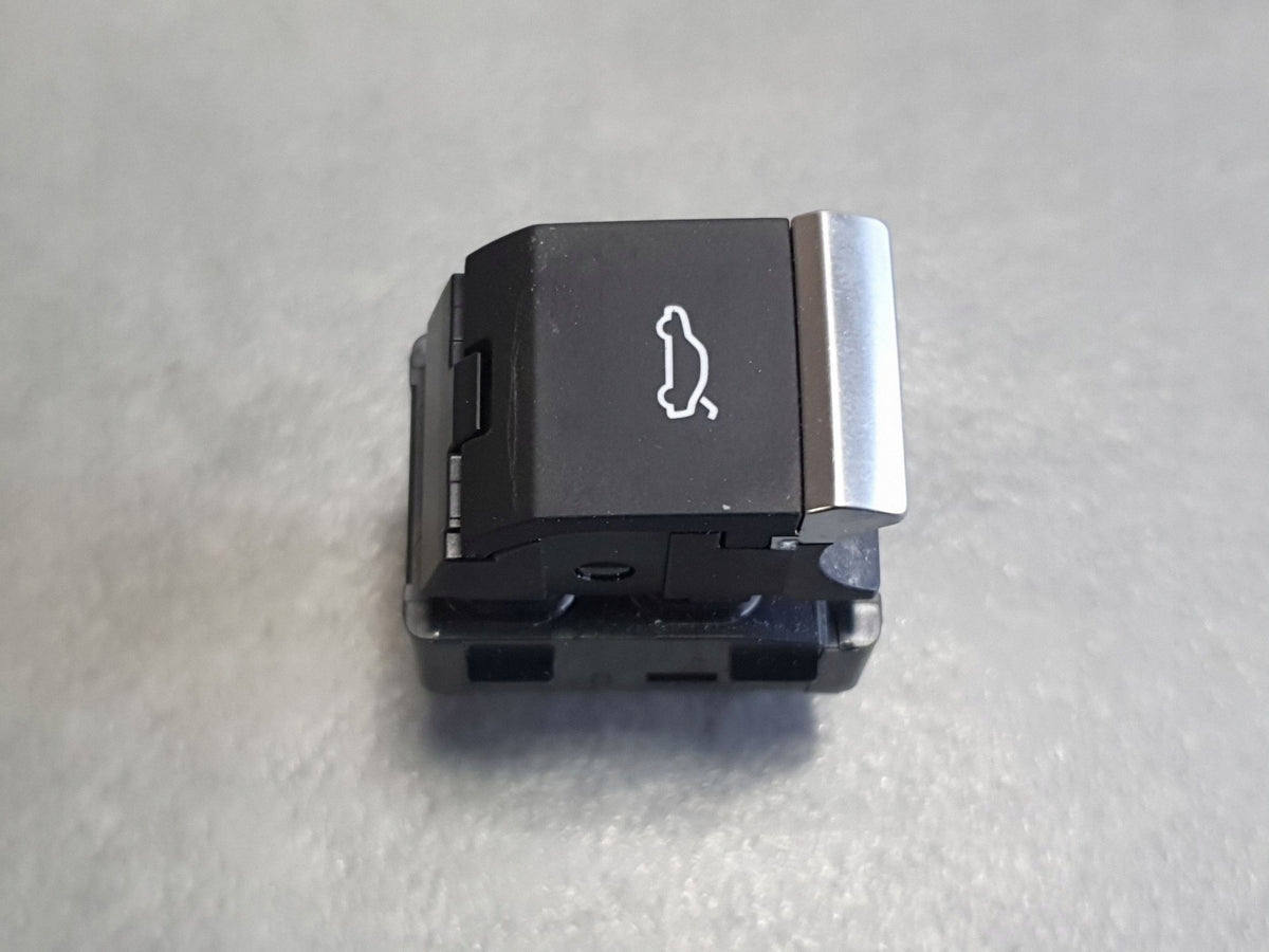 Audi Q7 4M Flap opening button 4M0959831A