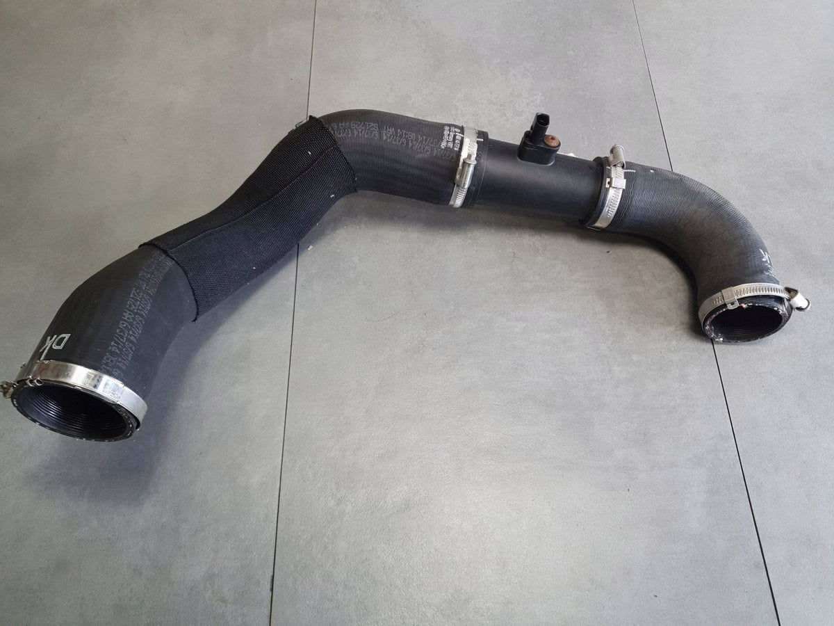 Audi Q7 4M Intercooler hose pipe 4M0145737M 4M0145709G