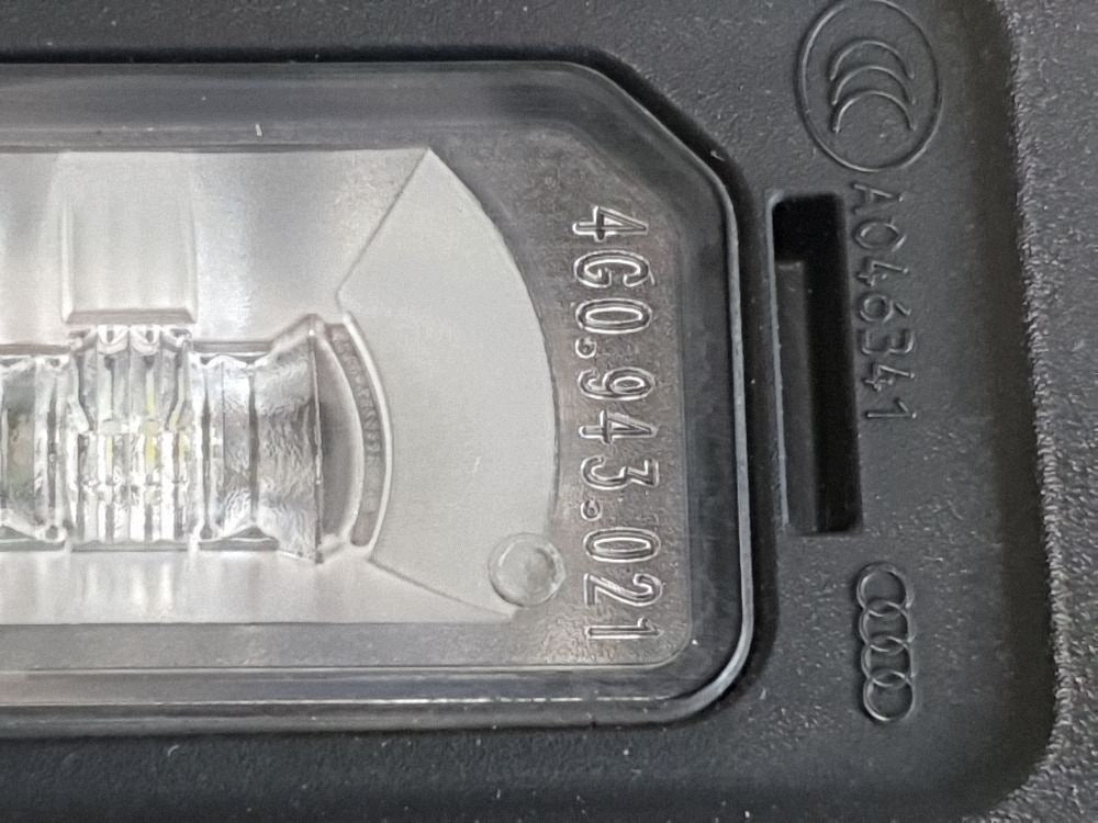 Audi Q7 4M License plate lamp 2X 4G0943021