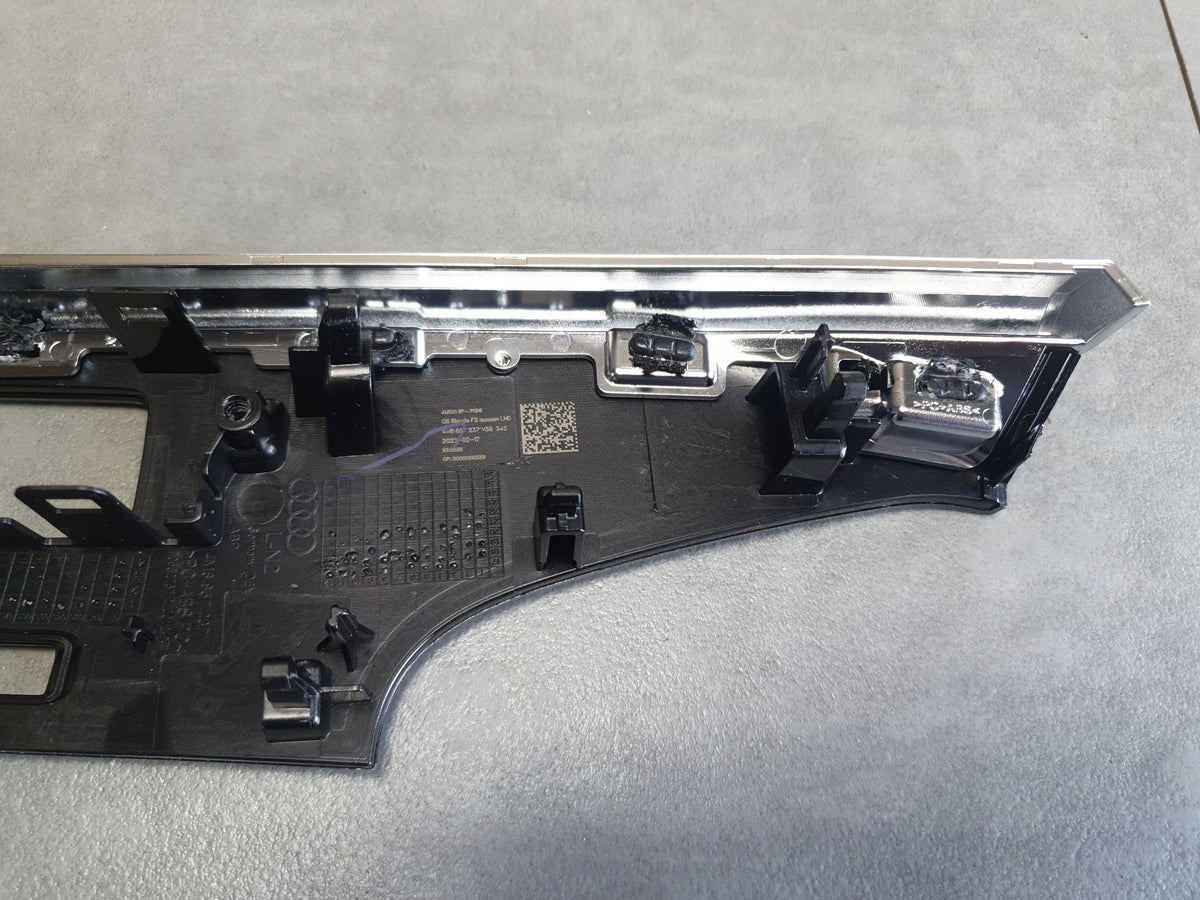 Audi Q8 Decorative board strip 4M8857237