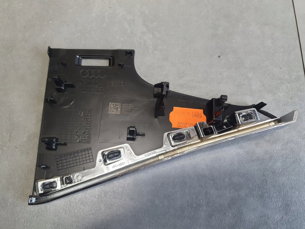 Audi Q8 cover board decor 4M8857238D