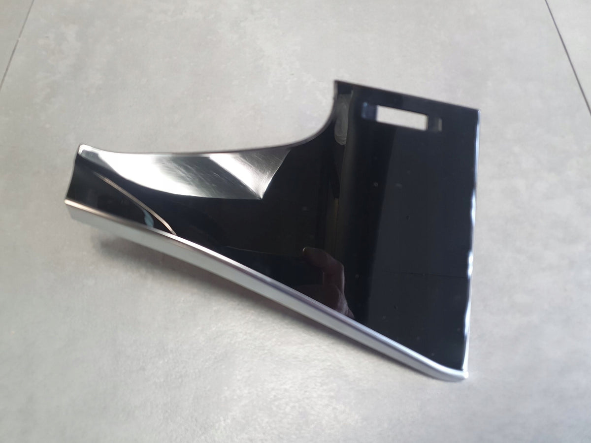 Audi Q8 cover board decor 4M8857238D