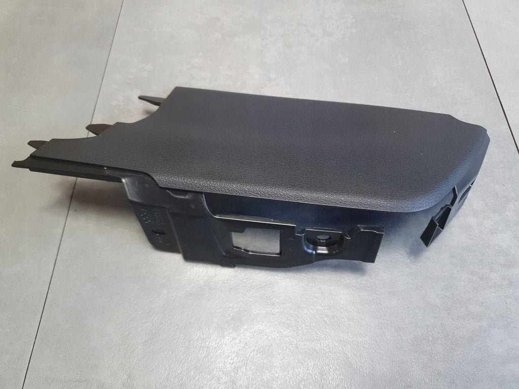Audi Q8 side guard left 4M8868605