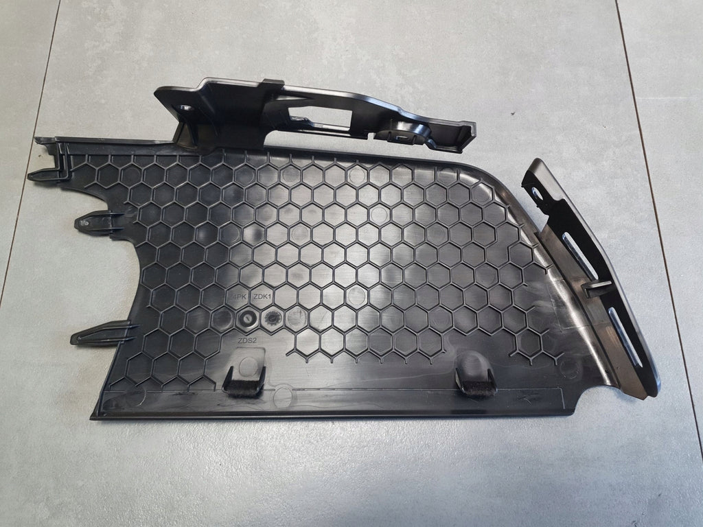 Audi Q8 side guard left 4M8868605