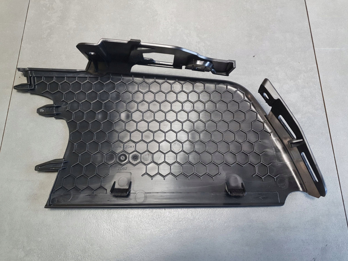 Audi Q8 side guard left 4M8868605