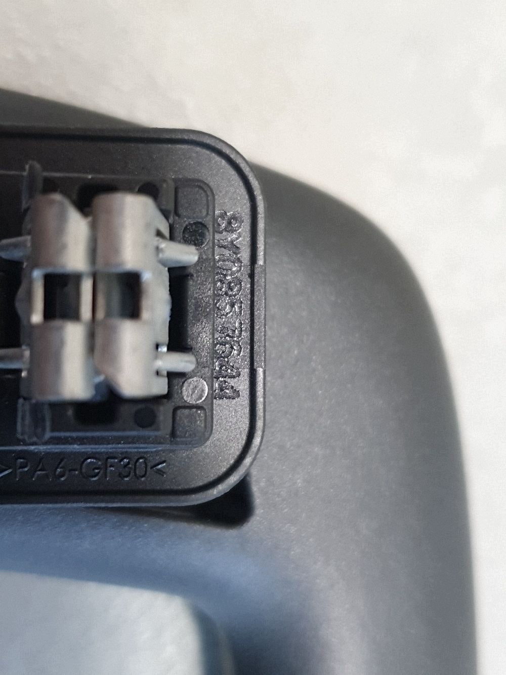 Audi SQ6 e-tron Headliner handle rear 8Y0857644