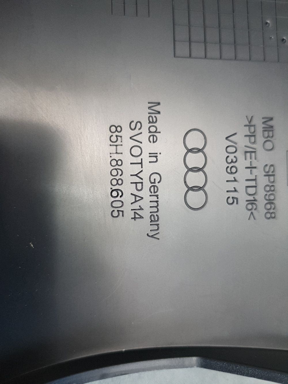 Audi SQ6 e-tron Post cover C 85H868605