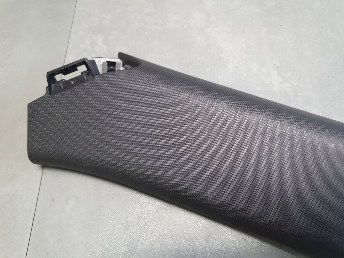 Audi SQ6 e-tron Post cover C left 85H867287