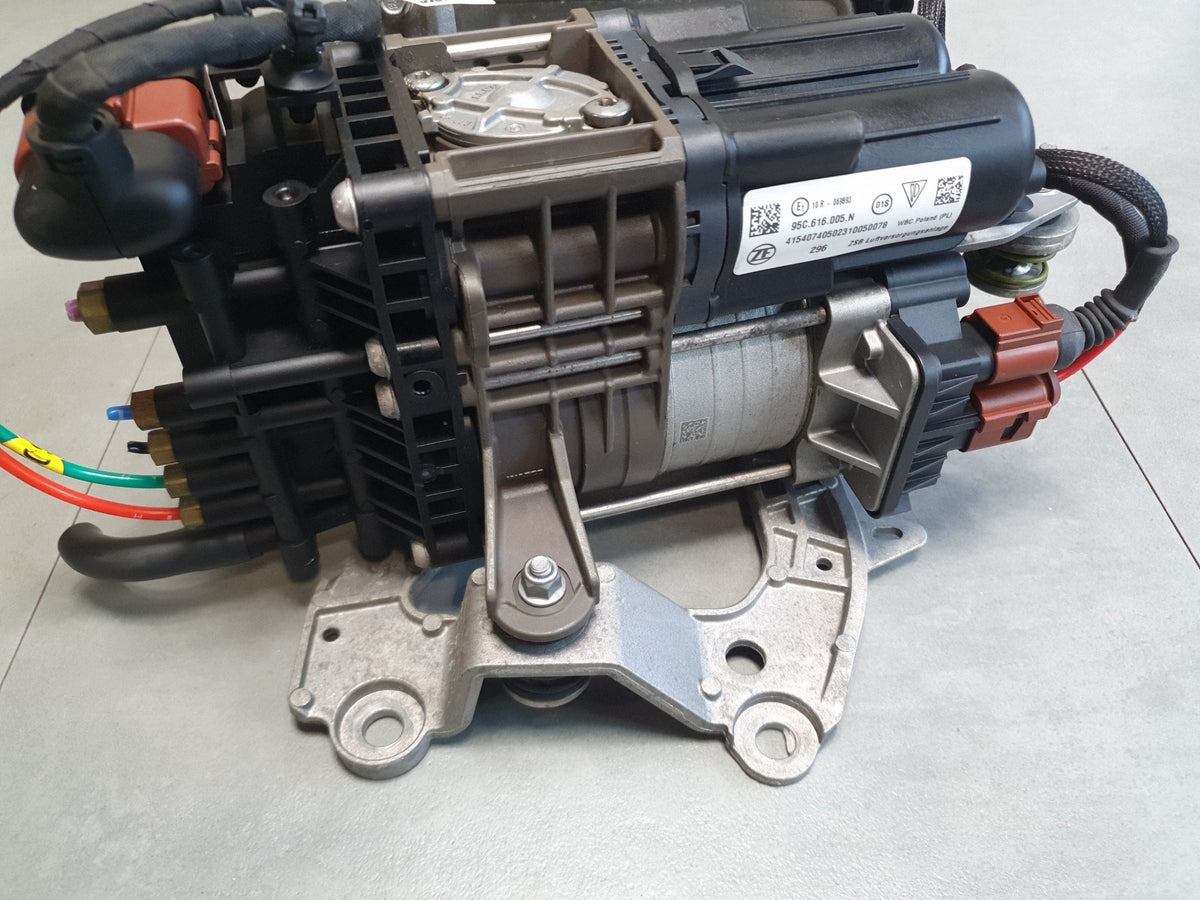 Audi SQ6 e-tron Suspension compressor 95C616005N