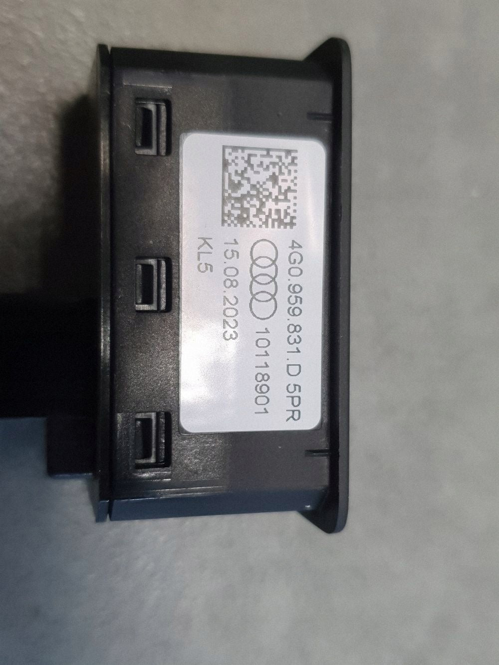 Audi SQ6 e-tron Trunk opening button 4G0959831D