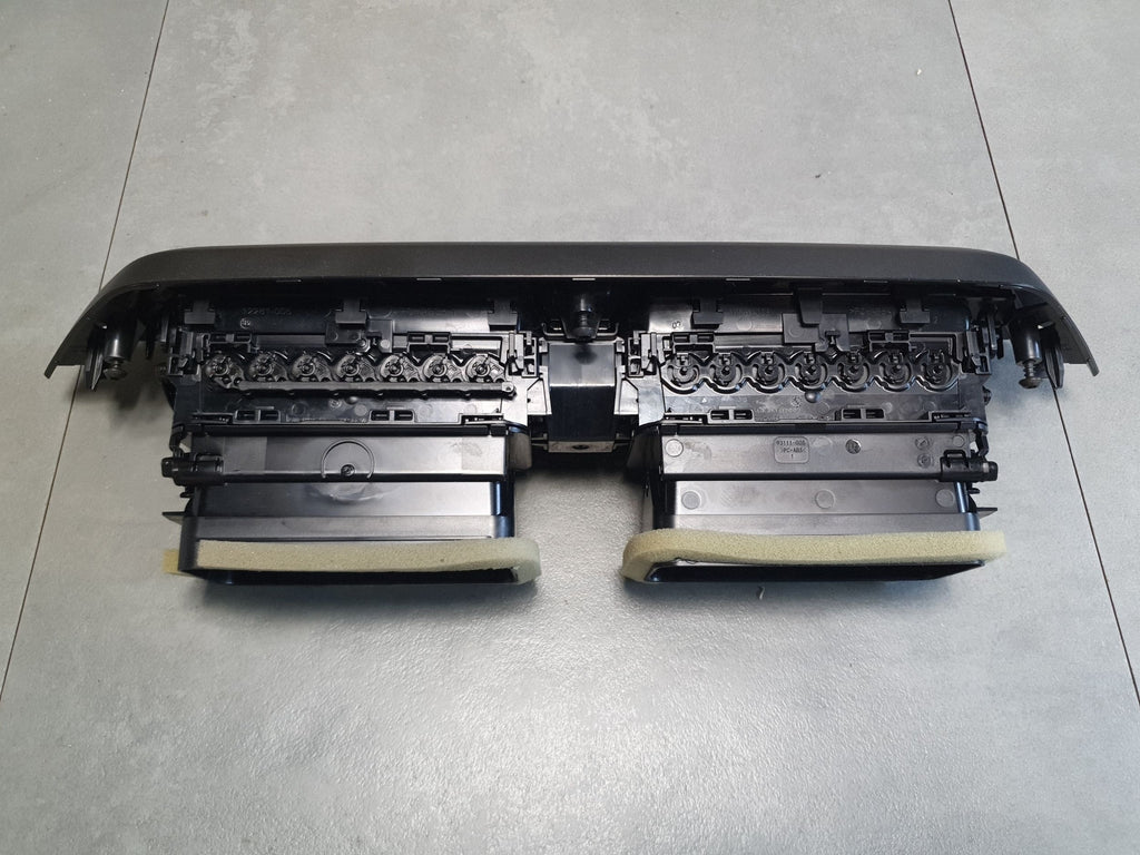 Audi SQ6 e-tron middle air supply grille 85E820951C