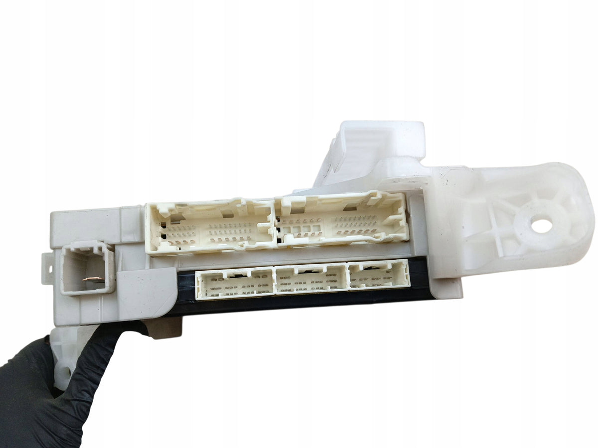 BCM MODULE FUSE BOX LEXUS CT 200h 82730-76022 89221-76060