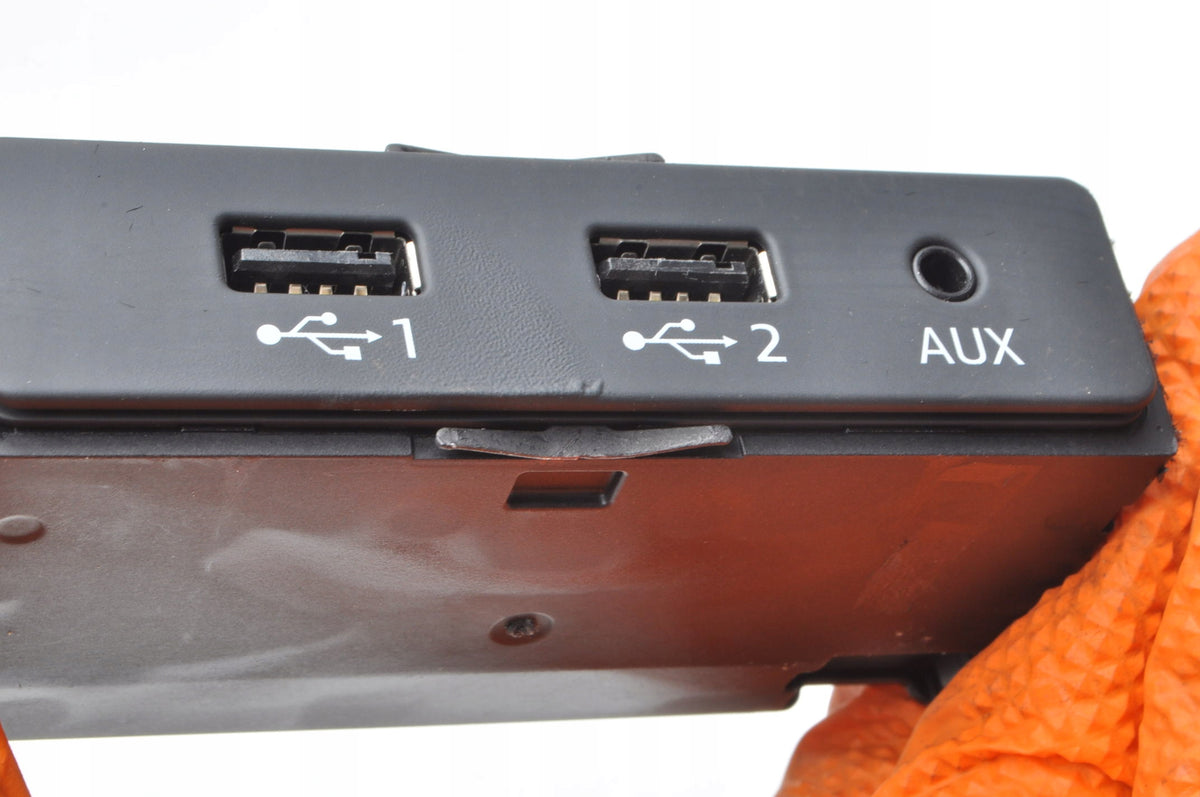 BENTLEY BENTAYGA AUDI Q7 4M INPUT USB SOCKET 4M0035736A