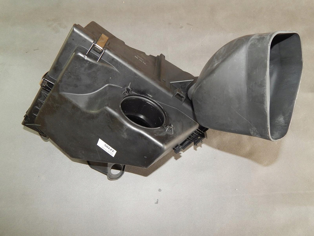 BMW 1 E-87 2.0 AIR FILTER HOUSING 70316826